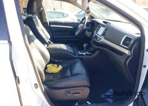 2018 Toyota Highlander Xle z USA, uszkodzony, nr VIN 5TDJZRFH0JS541074